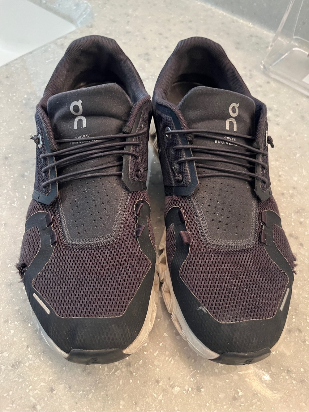 On Cloud black and white running shoes Sz 8 - Picture 2 of 7